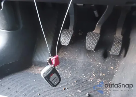 2011 Audi A4 2.0T Premium z USA, uszkodzony, nr VIN WAUHFAFL6BA081332